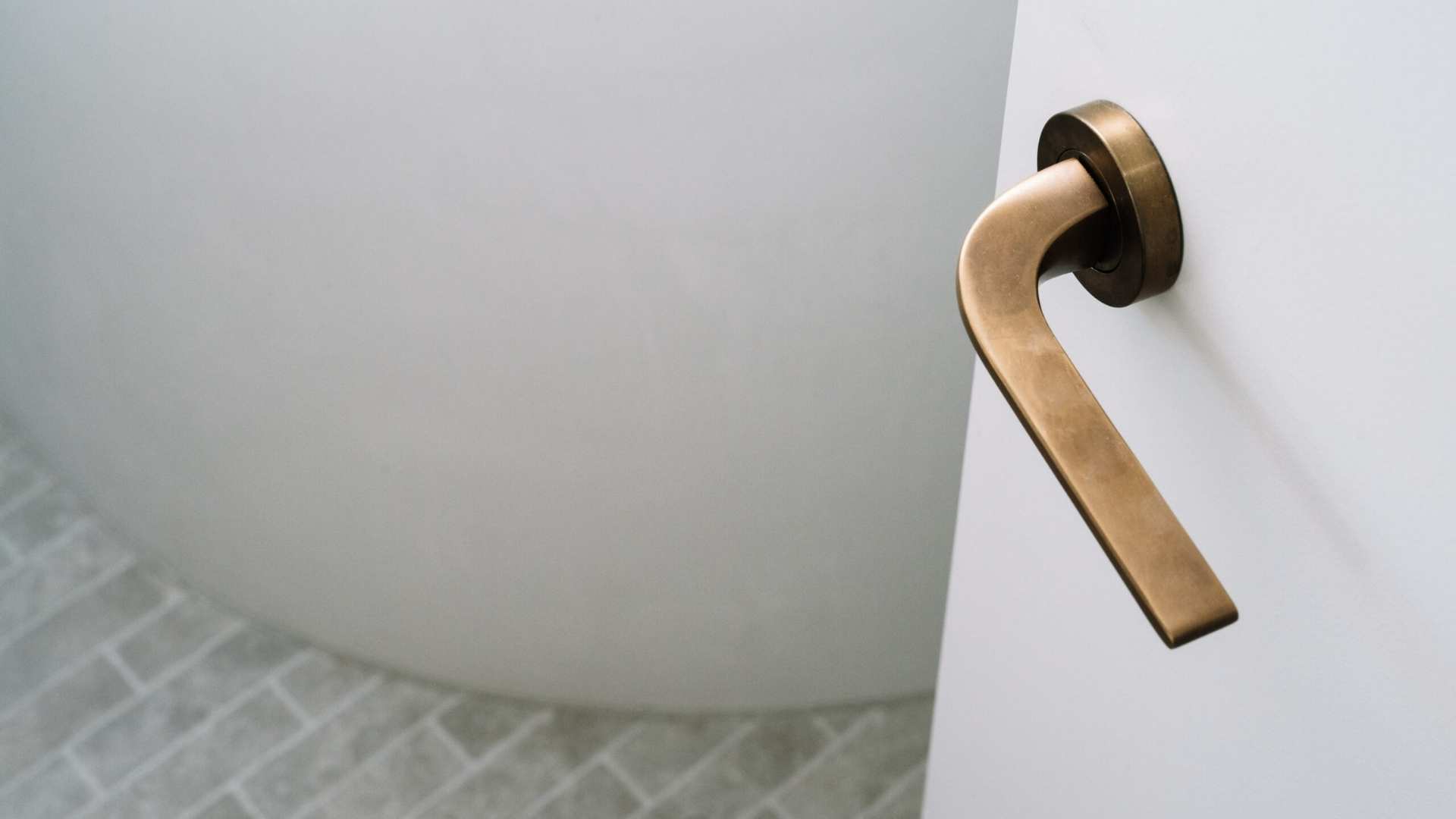 Hampden road project profile - assa abloy polished door handle feature