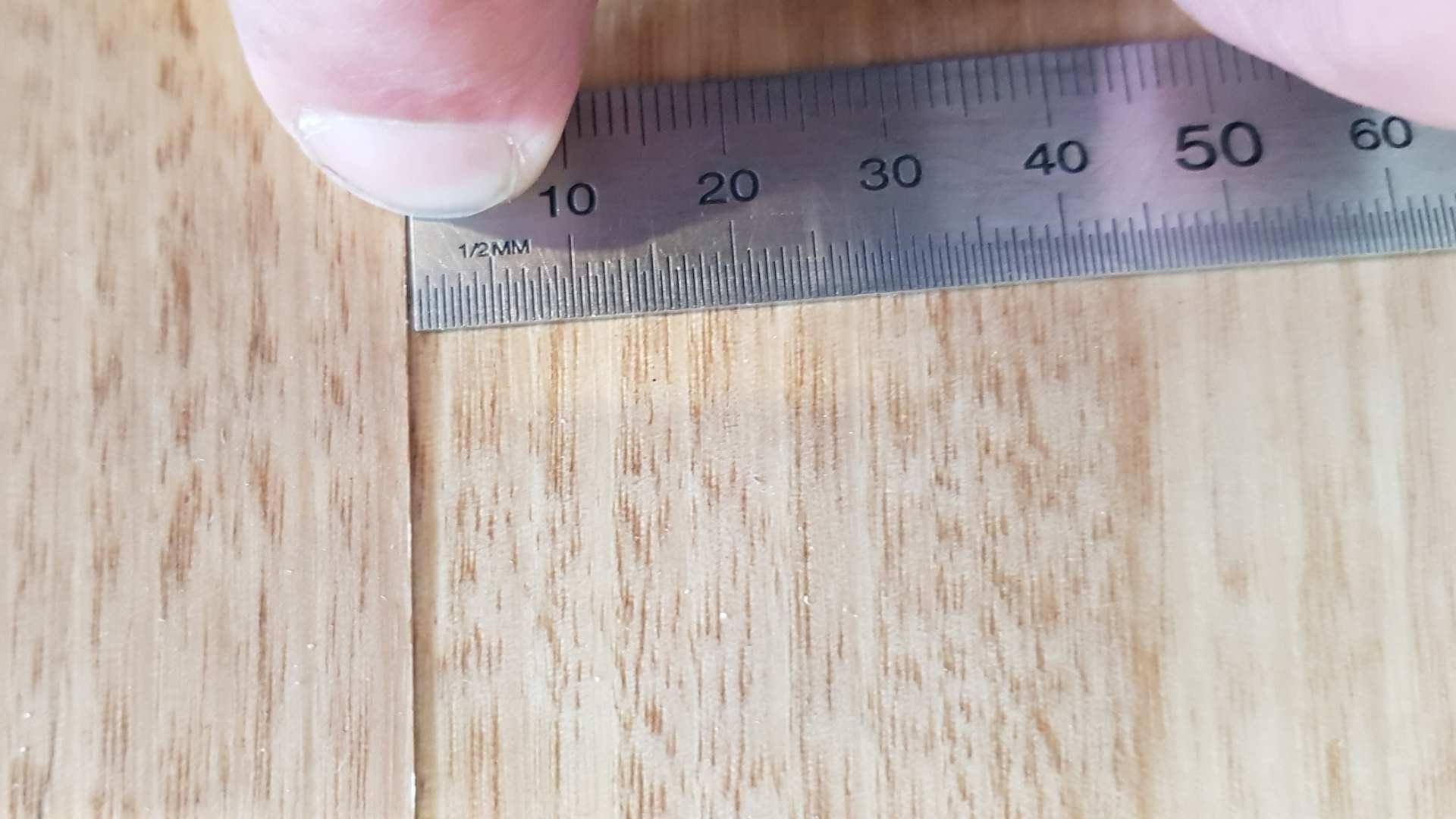 Everything you need to know about squeaky floors / Flooring gap