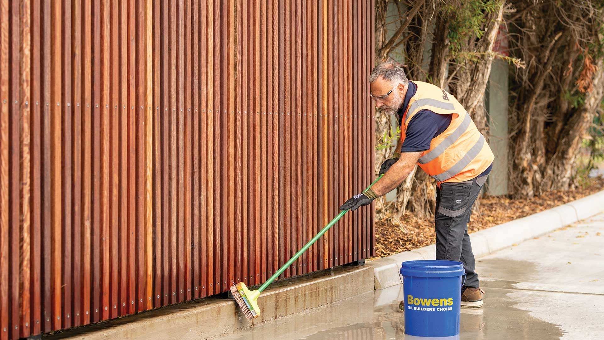 Trade using proper technique to prevent tannin leaching around concrete.