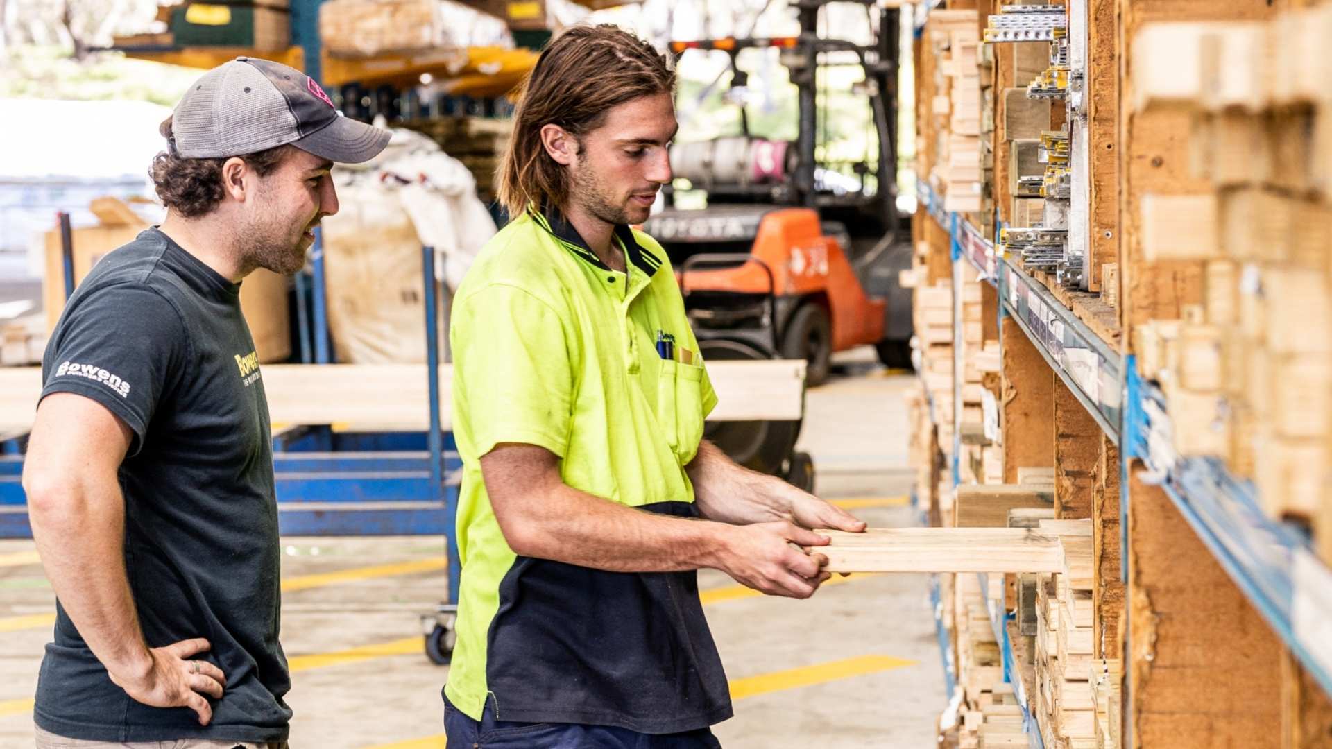 Bowens yardie assisting a trade with selecting the correct treated timber.